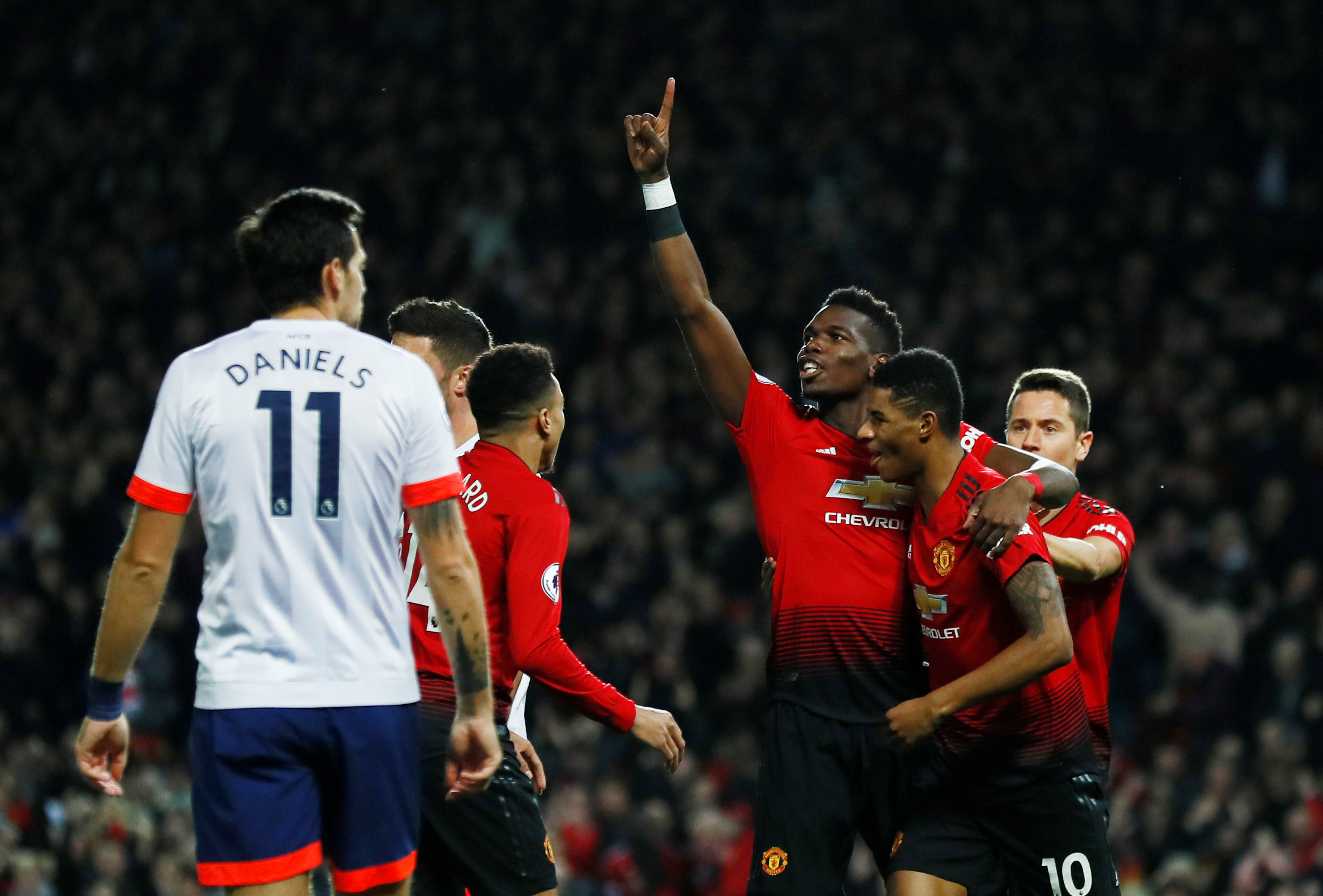 用邊路突破 用邊路突破