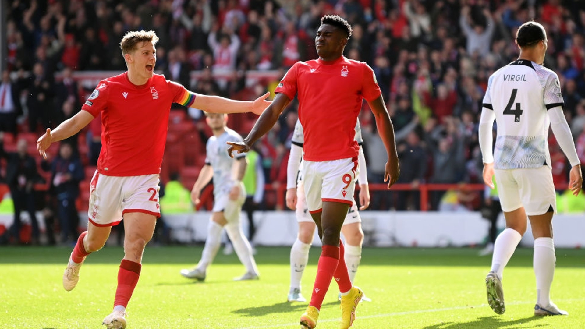 随着壁球运 随着壁球运